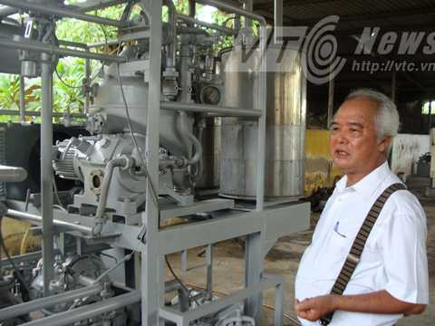 Chiếc máy ép tinh dầu điều tự động