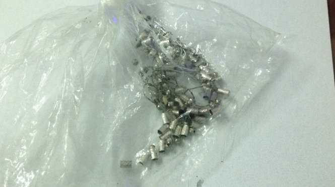 Sợi dây chuyền tang vật - Ảnh: Ngọc Khải