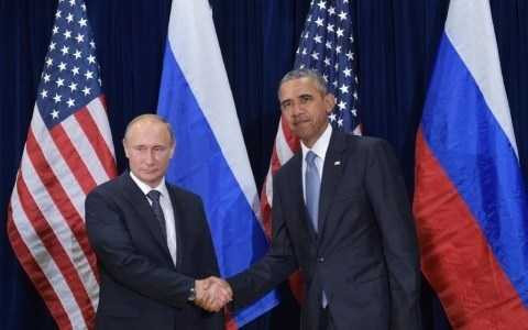 Hai nhà lãnh đạo bắt tay rất gượng gạo trước ống kính phóng viên Hai nhà lãnh đạo bắt tay rất gượng gạo trước ống kính phóng viên