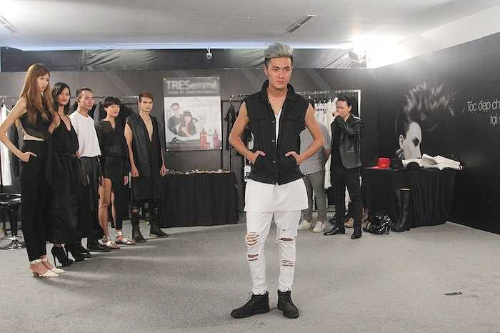 Ở tập trước đó, Đinh Đức Thành cũng đã từng xin dừng chặng hành trình chinh phục Quán quân Vietnam’s Next Top Model 2015 nhưng đã không được các giám khảo chấp nhận. 