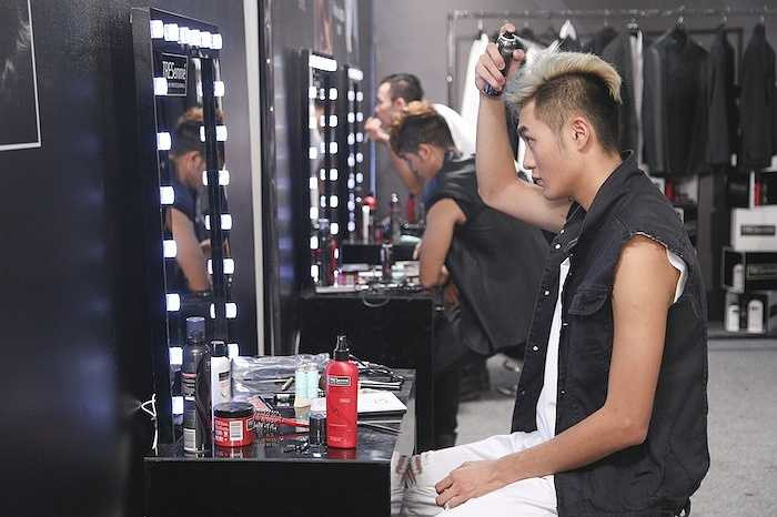 Đinh Đức Thành nhận xét: 'Đây là một thử thách khá khó khăn đối với các thí sinh nam. Thử thách không những yêu cầu mỗi thí sinh phải thể hiện phong cách thời trang muốn hướng đến trong khoảng thời gian khá ngắn. Điều này gây áp lực cho Thành cũng như các thí sinh khác'. 