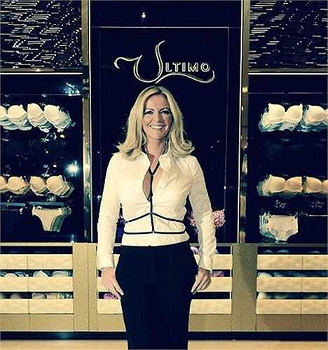 Năm 1996, cô thành lập MJM International và thương hiệu đồ lót Ultimo ra đời. Chồng cô cũng gia nhập công ty 3 năm sau đó.