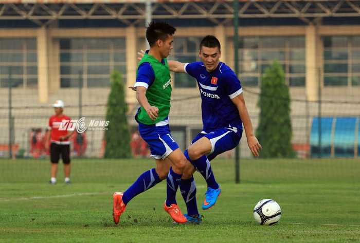 Văn Quyết vs Đặng Văn Robert