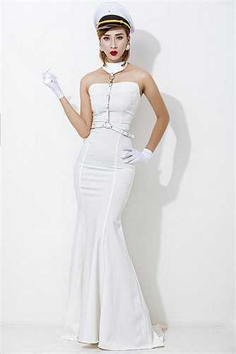 Ngoài ra NTK còn tạo ra cho mình những hoạ tiết mây trời riêng phù hợp với ý tưởng của BST bởi công nghệ in vải mới cùng ngắm nhìn những người đẹp trong BST mới dành cho xuân hè 2016 của Cao Minh Tiến