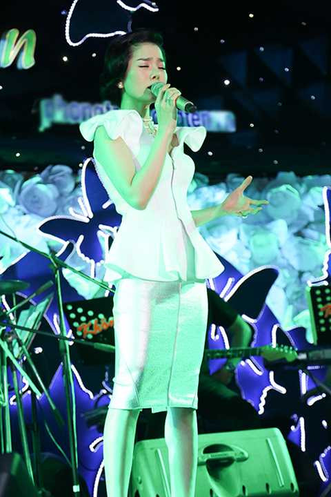 Lệ Quyên đã mang đến đêm nhạc những giai điệu nhẹ nhàng lãng mạn với các ca khúc Sao anh nỡ đành quên, Bài không tên số 37, Ru ta ngậm ngùi và hát không nhạc đệm bài Để nhớ một thời ta đã yêu. 