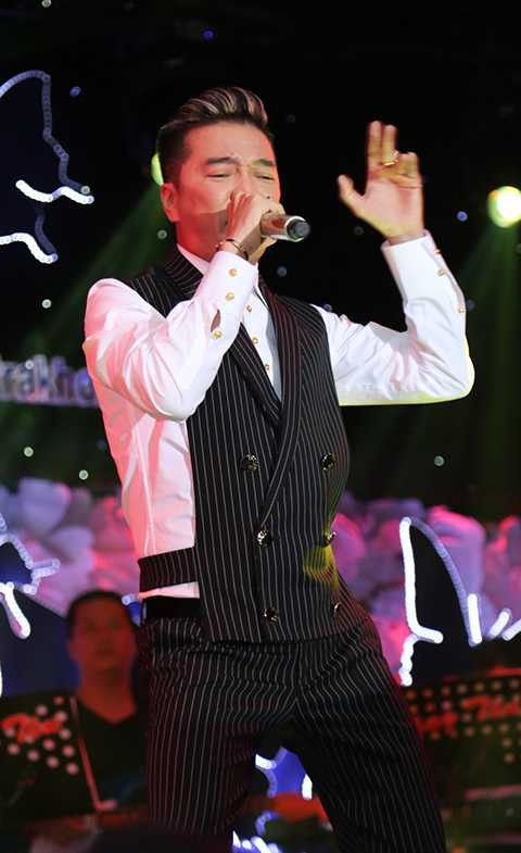 Nam ca sĩ Đàm Vĩnh Hưng đã kết thúc chương trình bằng những ca khúc Chuyện tình nàng trinh nữ tên Thi, Xót xa, Người hàng xóm, Lời đắng cho cuộc tình...