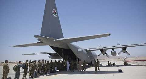 Một chiếc C-130 Hercules ở căn cứ không quân Kandahar, Afghanistan 