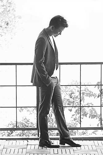 Khác với Vũ Mạnh Cường đã có nhiều bộ hình cùng các hoa khôi hoa hậu, Nam Em ngại ngùng với lần đầu tiên chụp cặp cùng mẫu nam. 