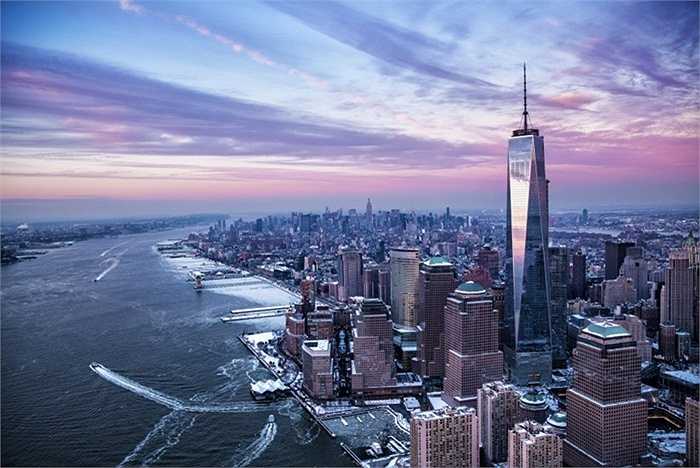 Trung tâm thương mại thế giới tại New York hiện là tòa nhà cao nhất bán cầu Tây với chiều cao hơn 500 mét. Đây là trung tâm thương mại hiện đại với bề mặt hoàn toàn bằng kính.