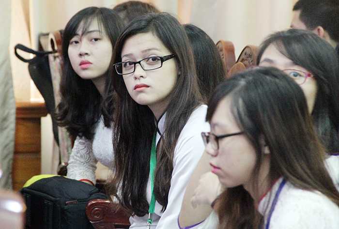 Nữ sinh ĐH Khoa học Xã hội và Nhân văn trong ngày khai giảng năm học mới (Ảnh: Minh Đức)