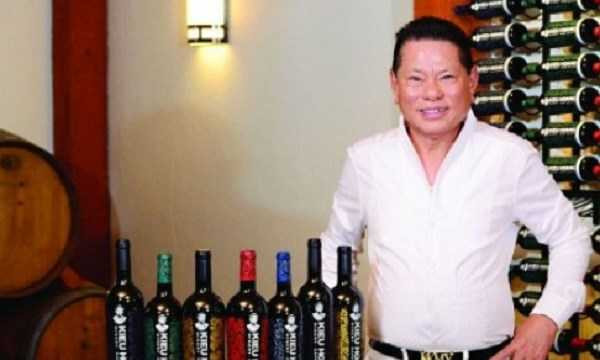 Thăng trầm phía sau danh vị 'giàu nhất nước Mỹ' của tỷ phú gốc Việt Hoàng Kiều