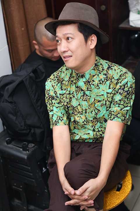 Nam nghệ sĩ xuất hiện giản dị với hình ảnh nông dân quen thuộc với khán giả khi diễn xuất trên sân khấu