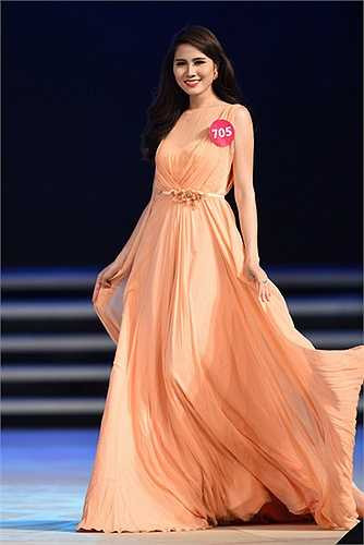 44 người đẹp trở nên lộng lẫy và sở hữu nhan sắc nổi bật trên sân khấu. 