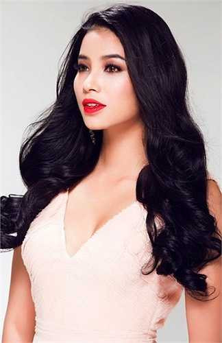 Phạm Hương vừa giành vương miện Hoa hậu Hoàn vũ Việt Nam 2015.