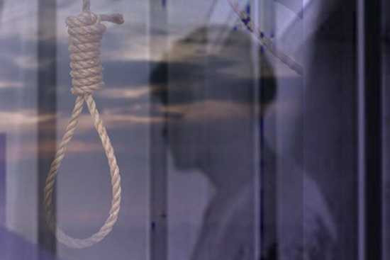 Bàng hoàng phát hiện người đàn ông treo cổ bên cửa sổ