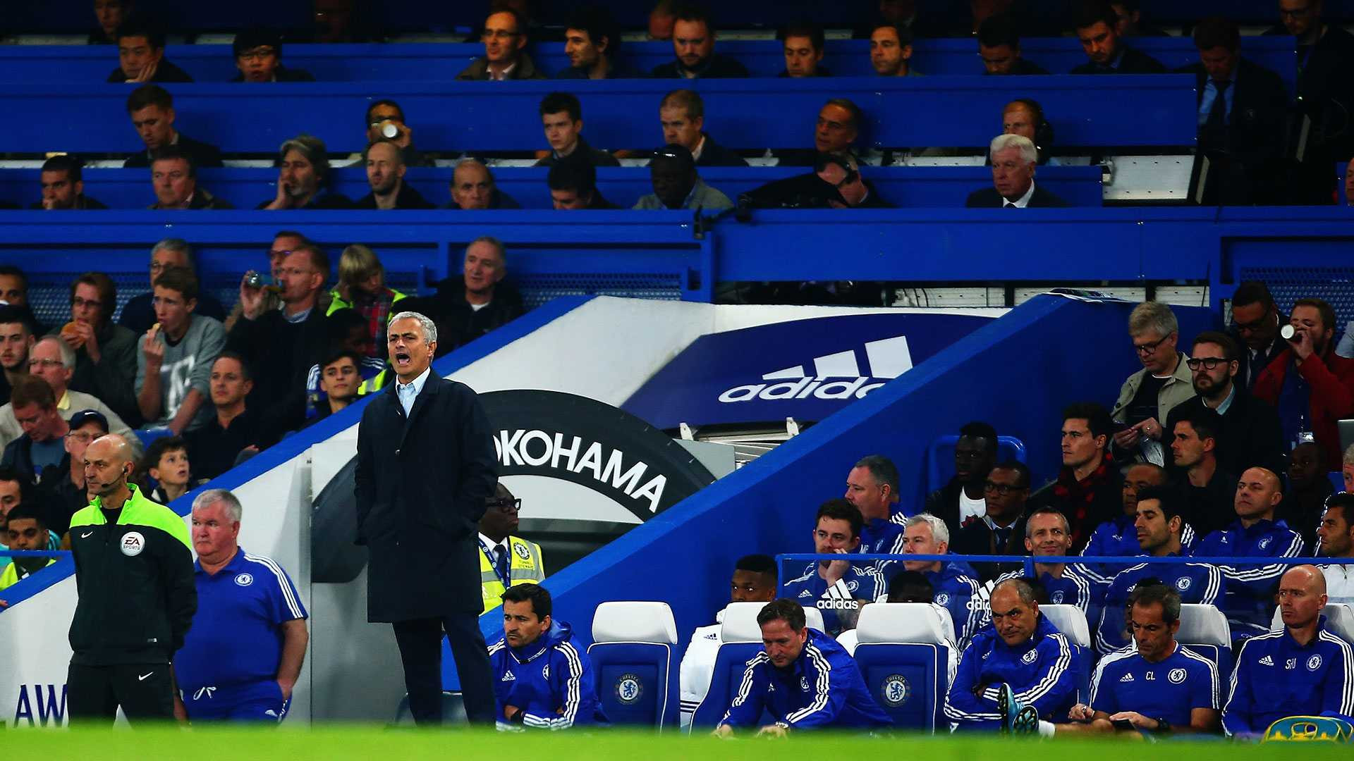 Ở Chelsea, Mourinho đang không rạch ròi giữa tôn chỉ tập thể với vị thế thuyền trưởng