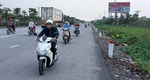 Nối đuôi nhau phóng ngược chiều đoạn qua địa phận Hải Dương