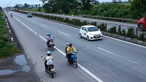 Cảnh thường thấy trên quốc lộ 5 (đoạn qua Hải Dương)