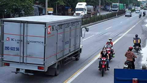 Luồn lách ngược chiều đoạn qua địa phận Hải Dương