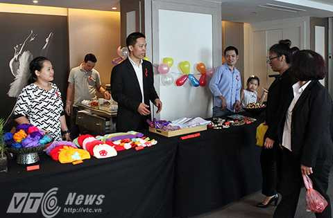 Những gian hàng trong hội chợ đa số là những mặt hàng độc đáo và giá thành rất rẻ.