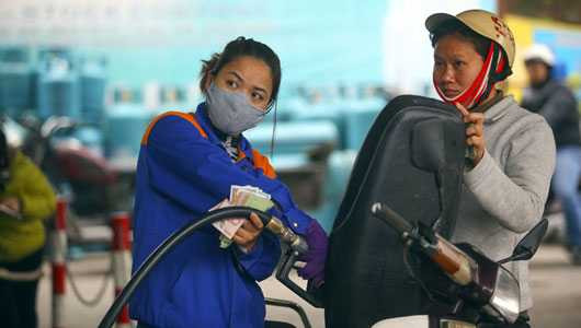 Giá dầu thế giới như thế nào khi giá xăng trong nước lại tăng?