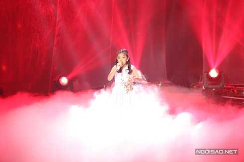 'Thần đồng Opera' Phương Khanh của đội Hồ Hoài Anh – Lưu Hương Giang tiếp tục phát huy sở trường với ca khúc ‘Time to say goodbye’.