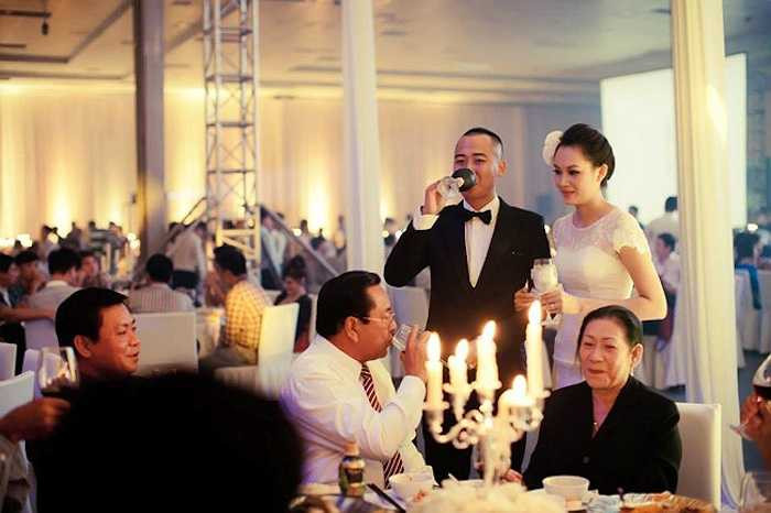 Vợ chồng Ngọc Thạch đầu tư rất 'mạnh tay' cho lễ cưới. Phần cỗ bàn cho cả ngàn khách cũng tiêu tốn của cặp đôi số tiền trên dưới 3 tỷ đồng. 