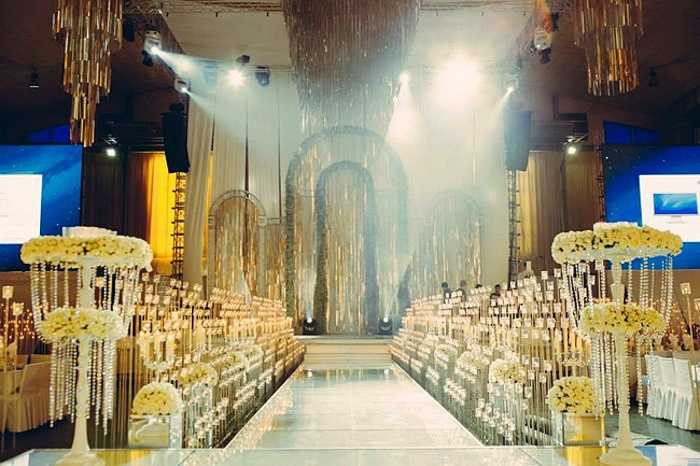 Vợ chồng siêu mẫu cùng ê kíp đã chuẩn bị một buổi tổng duyệt từ chiều hôm trước ngay tại hôn trường để đảm bảo mọi chuyện sẽ diễn ra thật hoàn hảo. 