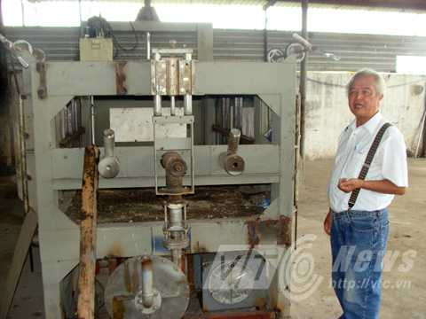 Chiếc máy cơ khí do ông Khánh chế tạo Chiếc máy cơ khí do ông Khánh chế tạo