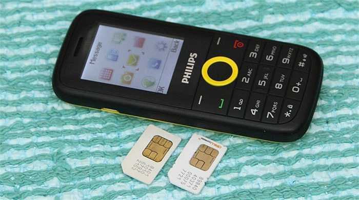 Philips E130 (390.000 đồng). Phục vụ người dùng phổ thông, Philips cũng đã mang tới nhiều sản phẩm tốt, trong đó E130 là đại diện có mức giá hấp dẫn nhất. Nổi trội với nút điều hướng hình tròn đặc trưng của mình, Philips E130 còn có phần trội hơn các sản phẩm đến từ Microsoft hay Samsung với trang bị bluetooth, hỗ trợ thẻ nhớ ngoài dung lượng tối đa lên đến 32GB và một camera sau độ phân giải VGA (480 x 640 pixel). Cấu hình còn lại của máy bao gồm màn hình: 1,77 inch (128 x 160 pixel), 1 khe