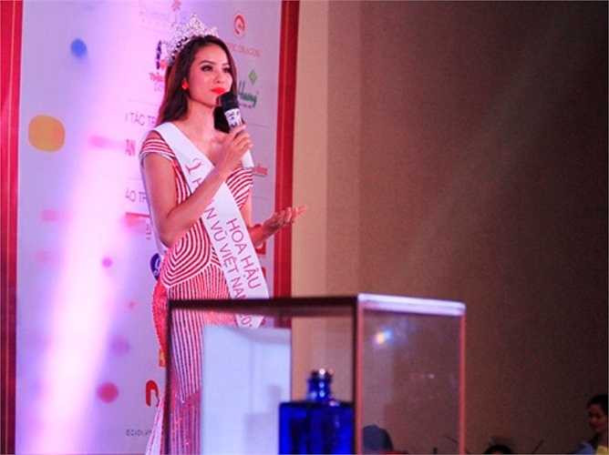 Người đẹp chia sẻ về những cảm xúc sau khi trải qua đêm chung kết kéo dài hơn hai tiếng với nhiều màn thi gay cấn.