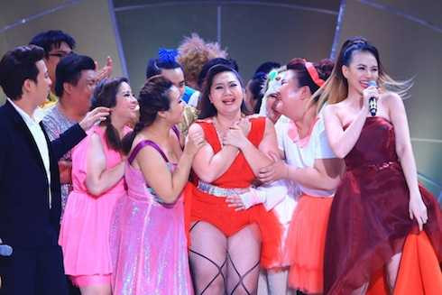 Mặc dù có phần trình diễn cùng partner Lâm Vinh Hải nhận được nhiều lời khen tặng từ bộ ba giám khảo quyền lực của cuộc thi, thế nhưng Minh Thảo lại là một trong hai thí sinh có số cân nặng giảm ít nhất trong tuần vừa qua cùng với Minh Trang. Cô chỉ giảm được 2,5kg trong tổng số cân nặng là 92,1kg tương đương với 2,7% trọng lượng cơ thể. Chỉ thua Minh Trang suýt soát 0,1 điểm, Minh Thảo được xác định là thí sinh đầu tiên phải chia tay với chương trình. Cảm thấy vô cùng tiếc nuối khi phải dừng chân khá sớm, không còn cơ hội sinh hoạt chung với 11 người bạn còn lại, Minh Thảo gửi lời chúc thành công đến tất cả các thí sinh với giọng nói không giấu được vẻ bùi ngùi, xúc động. Trong không khí chia tay đầy nước mắt, giám khảo Hoài Linh bất ngờ dùng quyền cứu thí sinh để giữ lại Minh Thảo. Theo quy định của chương trình, quyền cứu thí sinh chỉ có hiệu lực khi 2 trong 3 vị giám khảo cùng quyết định. Biên đạo múa John Huy Trần vẫn cứng rắn với lựa chọn của mình, không đồng ý giữ Minh Thảo. May mắn, ca sĩ Đàm Vĩnh Hưng đã thuận theo đàn anh của mình để nâng số phiếu đồng thuận lên hai. Như vậy, Minh Thảo đã thoát nạn trong gang tấc.