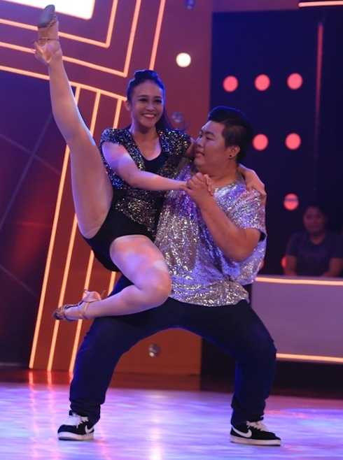 Chí Lễ và Kim Anh biểu diễn tiết mục 'Thao thức vì em'. Hoài Linh nhận xét:'Tôi thấy khi Chí Lễ xuất hiện, tôi nghĩ những động tác của em sẽ không gọn gàng. Nhưng khi em thực hiện thì tôi khá bất ngờ. Chí Lễ có một điều may mắn là em có một partner tốt cho nên phần trình diễn của em cũng khá hấp dẫn. Còn việc dùng nhạc của ai thì không quan trọng lắm.'. Cặp đôi có tổng điểm:10,2 điểm.