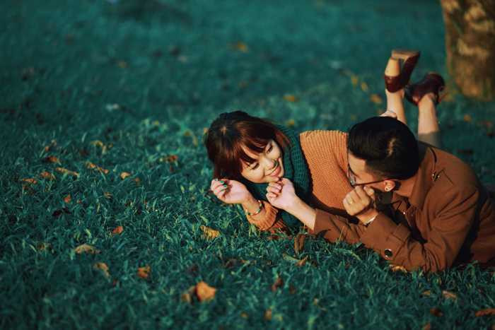 Bộ ảnh cưới ‘Nắng vàng trên cỏ xanh’ lãng mạn của cặp đôi Hà thành