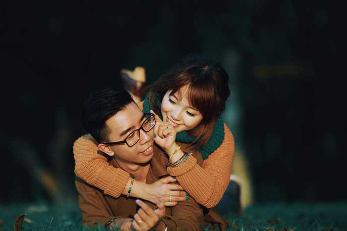 Bộ ảnh cưới ‘Nắng vàng trên cỏ xanh’ lãng mạn của cặp đôi Hà thành