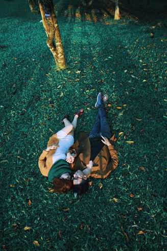 Bộ ảnh cưới ‘Nắng vàng trên cỏ xanh’ lãng mạn của cặp đôi Hà thành