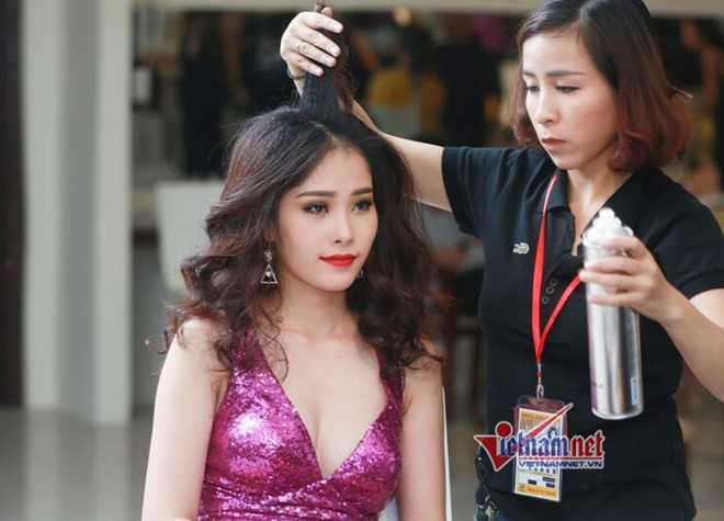 Bên cạnh những giây phút thăng hoa trên sân khấu, hơn hai tuần ở Nha Trang đã lưu giữ những giây phút vui buồn, những kỷ niệm đáng nhớ của mỗi người đẹp tham gia Hoa hậu hoàn vũ Việt Nam 2015.