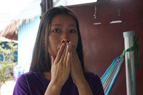 Chị Hoàng Anh rơi nước mắt khi kể lại sự việc - Ảnh: H.M. Chị Hoàng Anh rơi nước mắt khi kể lại sự việc - Ảnh: H.M.