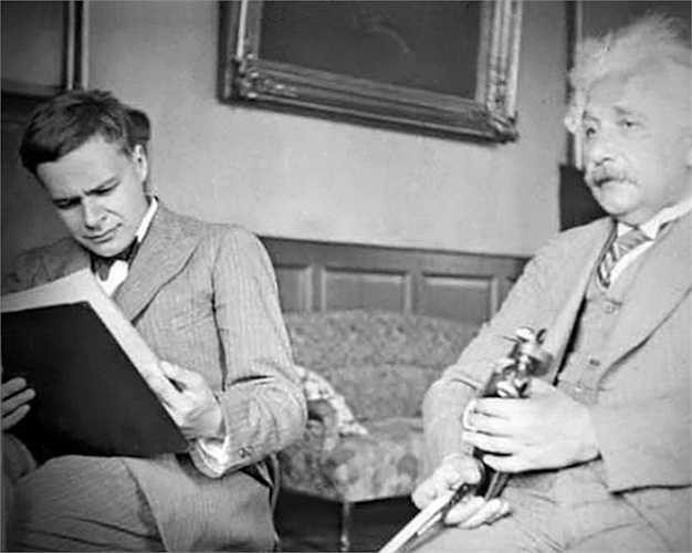 Gia đình, các con cháu của Einstein hiểu được rằng ông vô cùng nổi tiếng và tài giỏi nhưng họ không có đủ kiến thức để biết về các công trình nghiên cứu của ông