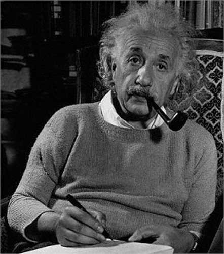 Năm 1955, Albert Einstein mắc phình động mạch chủ và được chuyển đến bệnh viện ở Princeton. Ông từ chối chữa trị, nói rằng: 'tôi đã làm xong phần của mình, bây giờ là lúc phải đi rồi'. Ông ra đi buổi sáng hôm sau, hưởng thọ 76 tuổi