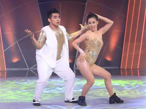 Vũ công Phạm Lịch hỗ trợ Ngọc Sơn trong màn nhảy 'Không phải dạng vừa đâu'. Hoài Linh rất có cảm tình với Ngọc Sơn: 'Ngay khi xem phỏng vấn, mặt con rất tươi, ngộ nghĩnh và rạng ngời như một thiên thần, con nói chuyện rất có duyên. Chú không có gì để chê con cả vì Phạm Lịch đã dựng cho con một bài rất hay.' Cặp đôi có tổng điểm:11,8 điểm. 