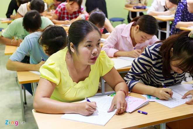 Giáo viên học viết chữ đẹp