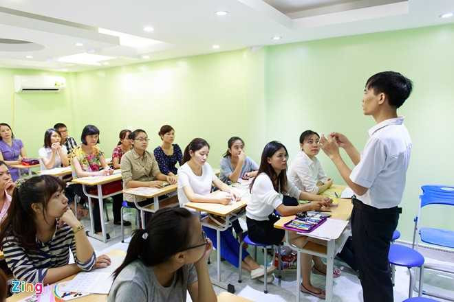 Giáo viên học viết chữ đẹp
