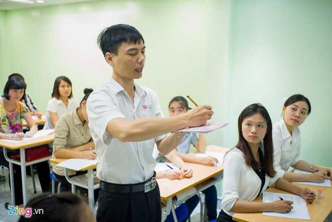 Giáo viên học viết chữ đẹp