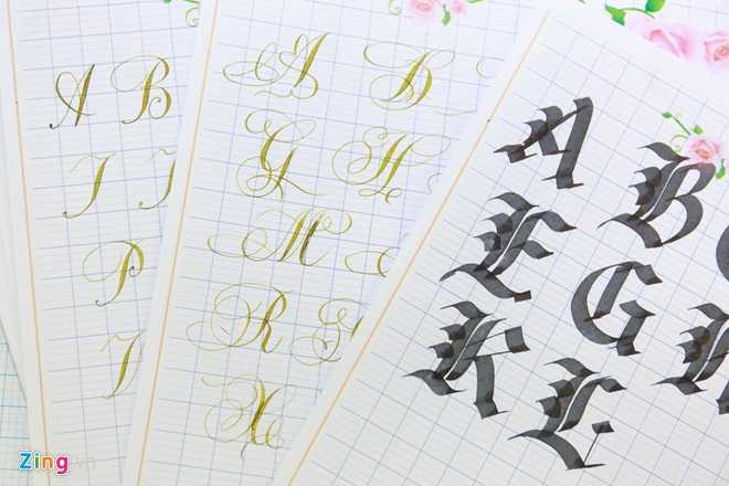 Giáo viên học viết chữ đẹp