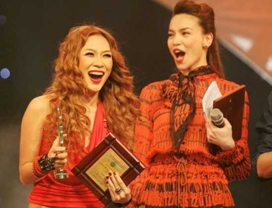 Chuyện những tin đồn mâu thuẫn rạn nứt giữa các sao bỗng nhiên xuất hiện không còn là điều gì quá xa lạ trong showbiz Việt. Tuy nhiên, mỗi người lại chọn cho mình những cách riêng