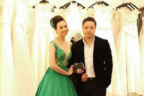 Victor Vũ và Đinh Ngọc Diệp bị phát hiện hẹn hò lần đầu tiên khi cả hai đi thử trang phục cho Liên hoan phim Quốc tế Hà Nội lần thứ ba vào cuối năm ngoái. Họ cũng sánh đôi trong vài sự kiện ra mắt phim trong nước nhưng không phủ nhận hay khẳng định mối quan hệ này.