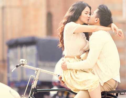 Câu chuyện tình đẹp của đôi nghệ sĩ trẻ đã tạo nên làn sóng yêu thích Tú Vi – Văn Anh cuồng nhiệt trên mạng <a href='https://vtcnews.vn/xa-hoi.2.0.html' >xã hội</a>. Những hình ảnh và <a href='https://vtcnews.vn/' >tin tức</a> của họ luôn được các fans hâm mộ cập nhật liên tục.