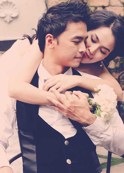 Tú Vi cho biết, họ dự định sẽ làm đám cưới vào tháng 11 sắp tới. Tuy cả hai đều là diễn viên nổi tiếng nhưng không muốn làm tiệc rình rang, chỉ làm gọn nhẹ và mời rất ít bạn bè, là những người họ thực sự thân thiết, quý mến.