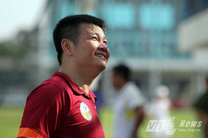 Văn Quyến trở thành tâm điểm trên sân VFF - nơi BTC thuê để tổ chức giải.